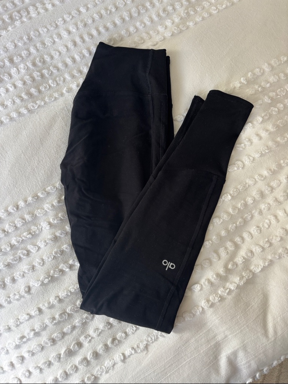 Alo High-Rise Black Leggings with Ribbed Detail